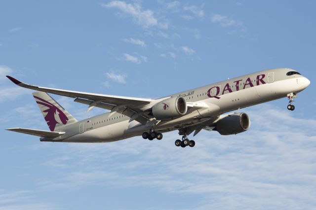 Airbus A350-900 (A7-ALM) - QATAR QR914 on approach to runway 23.