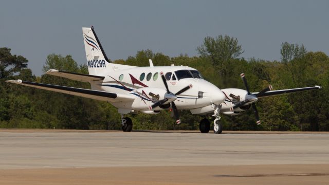 Beechcraft King Air 90 (N9029R)