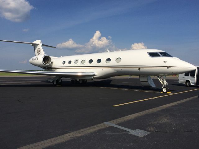 Gulfstream Aerospace Gulfstream G650 (N650FJ) - Line service tech JMH;  this aircraft just arrived from Fairbanks via Taipa Island