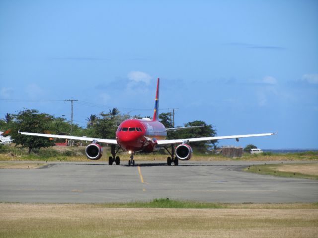 Airbus A320 (N615JB)