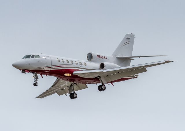 Dassault Falcon 50 (N850RA) - Registered to Royal Air Freight of Waterford, MI. Beautiful tri-jet! Short finals for runway 05 at YYZbr /5/21/18