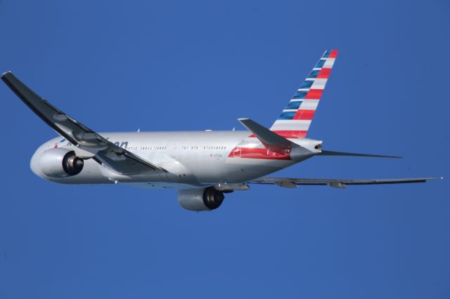 Boeing 777-200 (N772AN)