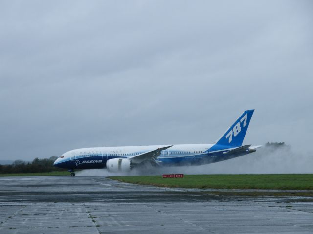 — — - N787BX B787 WITH REVERSE THRUSTERS OPEN ON LANDING AT SHANNON WED 17/11/2011