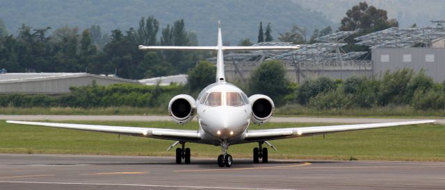 Hawker 800 (CS-DRY)