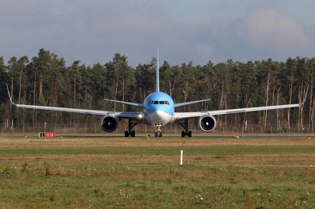 BOEING 767-300 (PH-OYI)