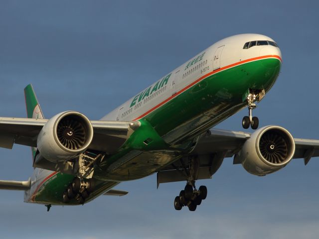 Boeing 777-200 (B-16713) - Catching the afternoon light, a EVA B777-300ER approaches LHR.