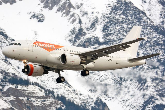 Airbus A319 (G-EZEN)