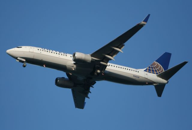 Boeing 737-700 (N14228)