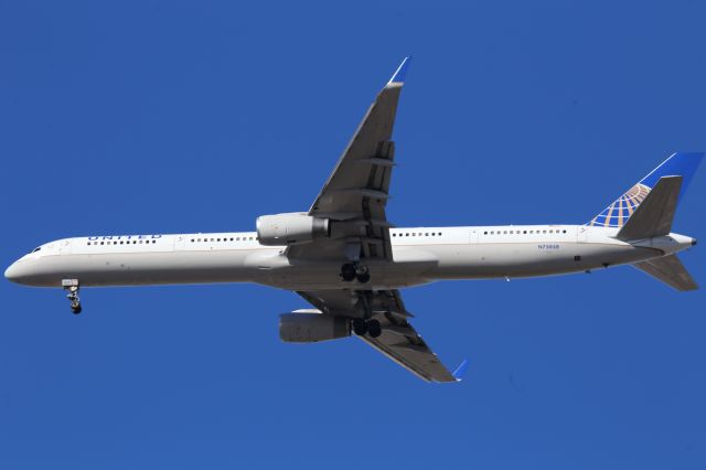 BOEING 757-300 (N75858)