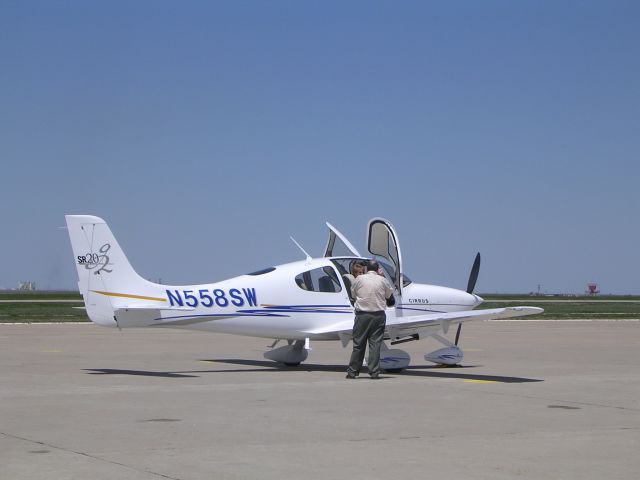 Cirrus SR-20 (N558SW)