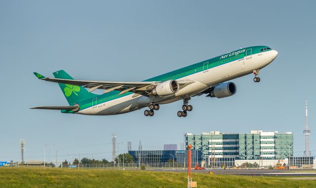 Airbus A330-300 (EI-ELA) - Departure to Dublin from runway 24R