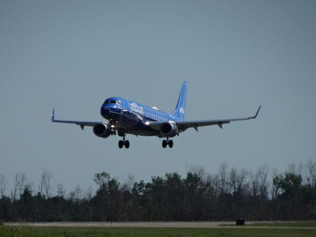 Embraer ERJ-190 (N304JB)