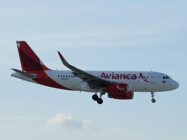 Airbus A319 (N694AV)