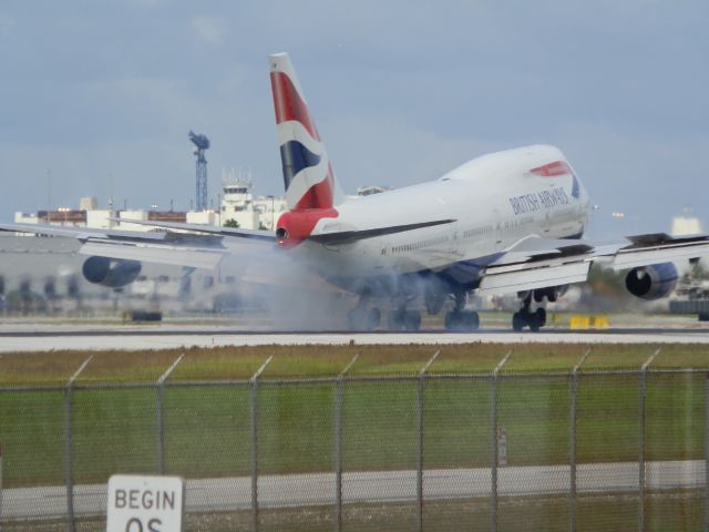 Boeing 747-400 (G-CIVN) - Touchdown!!