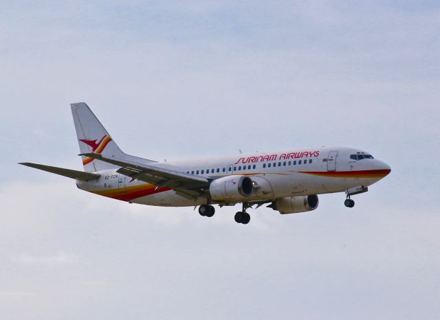 Boeing 737-700 (PZ-TCN)