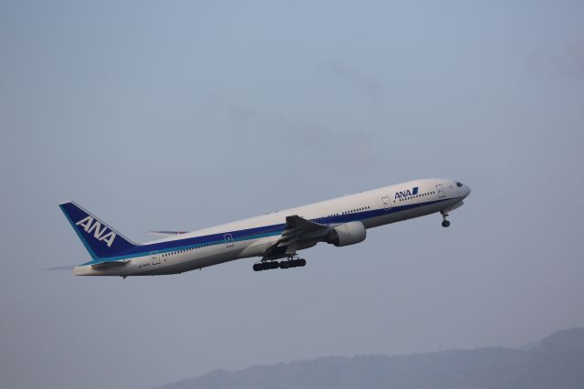 BOEING 777-300 (JA752A)