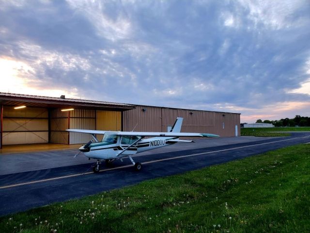 Cessna 152 (N1000U)