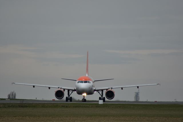 Airbus A319 (G-EZDL) - Vol à destination de Nantes lundi 02 avril 2018