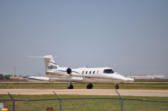 Learjet 35 (N354SS)