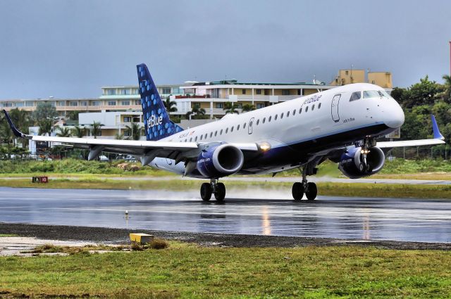 Embraer ERJ-190 (N281JB)