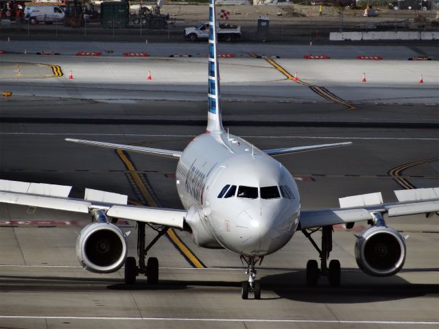 Airbus A319 (N814AW) - N814AW American Airlines Airbus A319-100 - cn 1281br /First Flight * Jul 2000br /Age 14.8 Yearsbr /29-Apr-2015 A319/L Phoenix Sky Harbor Intl (KPHX) San Jose Intl (KSJC) 07:32 MST 09:05 PDT 1:33