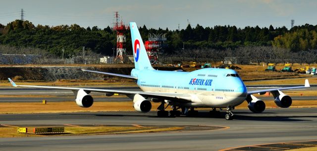 Boeing 747-400 (HL7461) - Turning to Gate