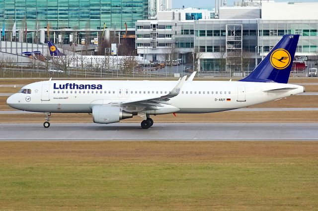 Airbus A320 (D-AIUY)