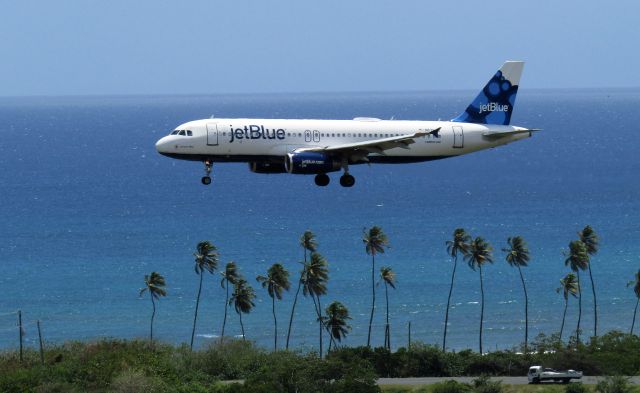 Airbus A320 (N536JB)