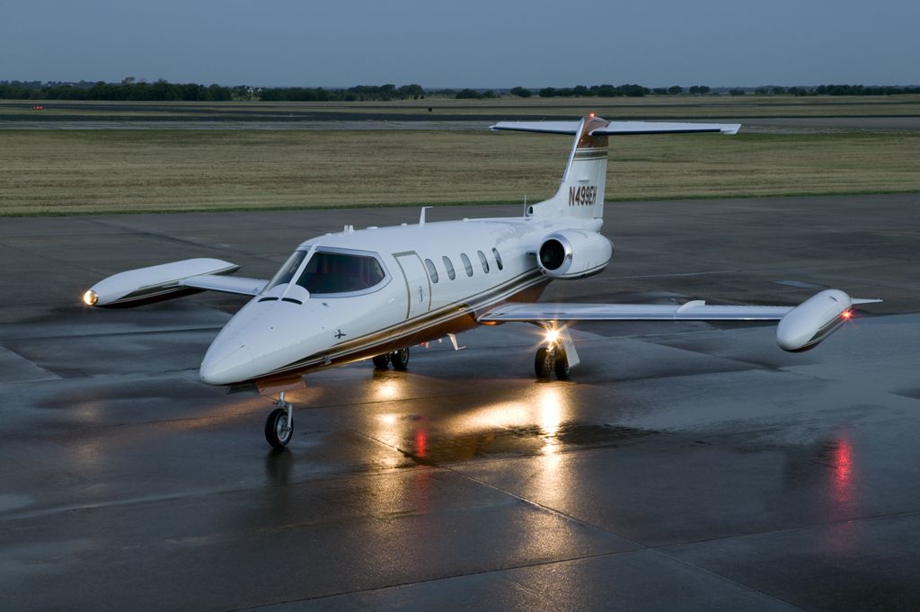 Learjet 25 (N499BS)