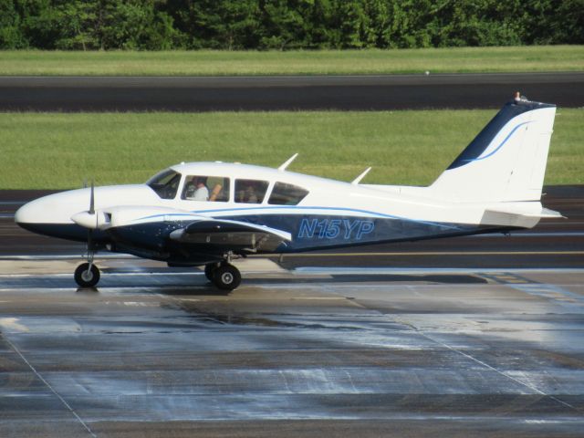 Piper Aztec (N15YP)