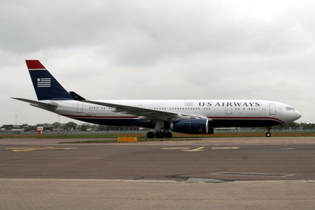 Airbus A330-200 (N284AY) - Taxying to the gate at Terminal 1 on 26-Apr-10 at the end of flight AWE728 from KPHL.