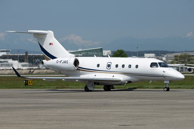 Embraer Legacy 450 (C-FJAS)