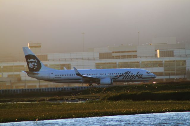 Boeing 737-800 (N529AS) - 8/2/10