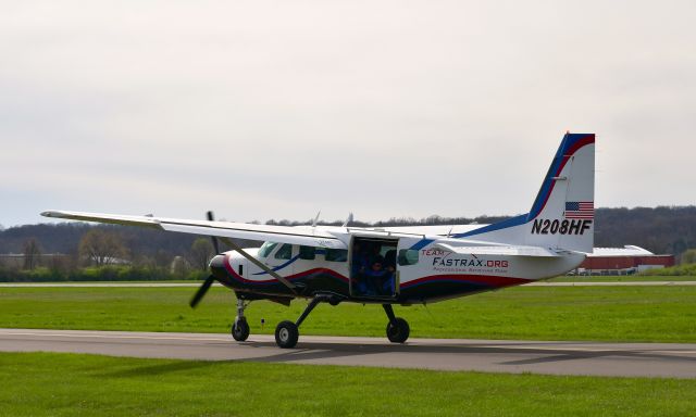 Cessna Caravan (N208HF) - Cessna 208 Caravan N208HF in Middletown, OH