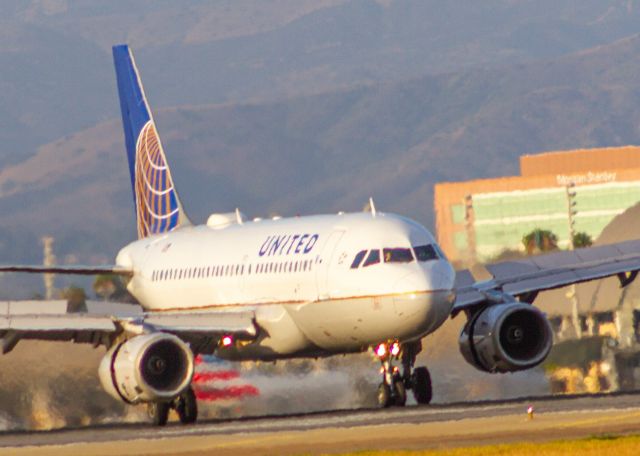 Airbus A319 (N892UA)