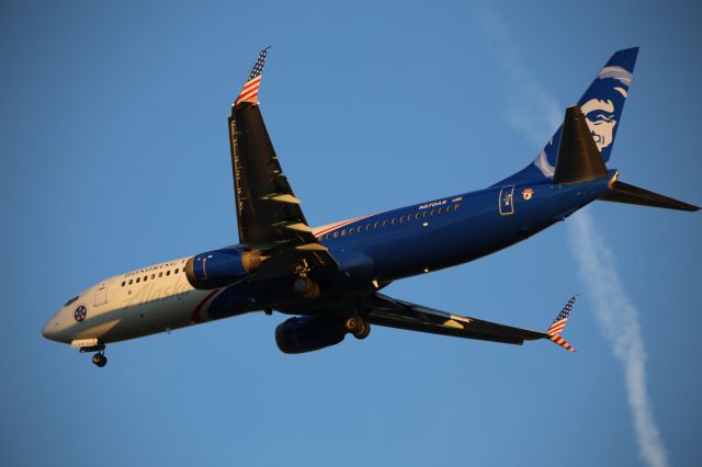 Boeing 737-800 (N570AS)