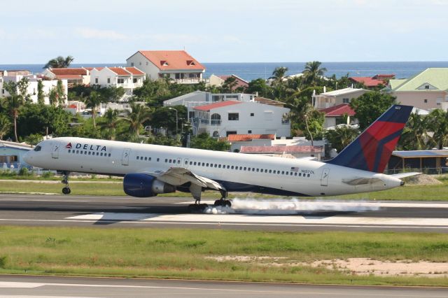 BOEING 767-300 (N657DL)