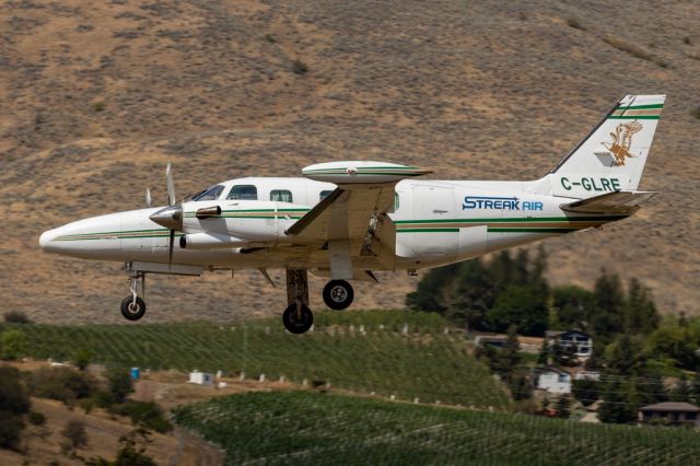 Piper Cheyenne 2 (C-GLRE) - On final for runway 23 from YZT.