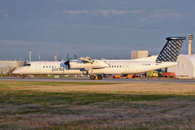 de Havilland Dash 8-400 (C-GLQK)