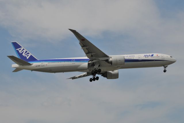 BOEING 777-300 (JA736A)