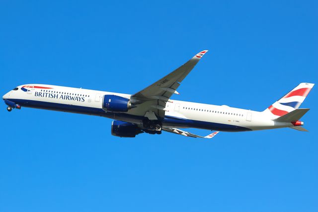 Airbus A350-1000 (G-XWBE) - A British Airways A350-1000 taking from runway 27L at LHR.br /br /Location: T5 Spotting Point.br /Date: 12.10.22 (dd/mm/yy)