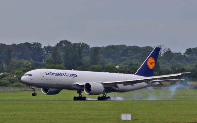 Boeing 777-200 (D-ALFC) - lufthansa cargo b777-fbt d-alfc landing at shannon 11/7/16.