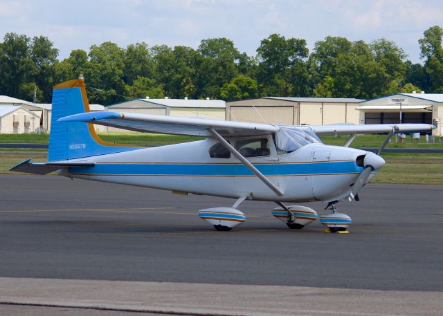 Cessna 152 (N5957B) - At Downtown Shreveport.