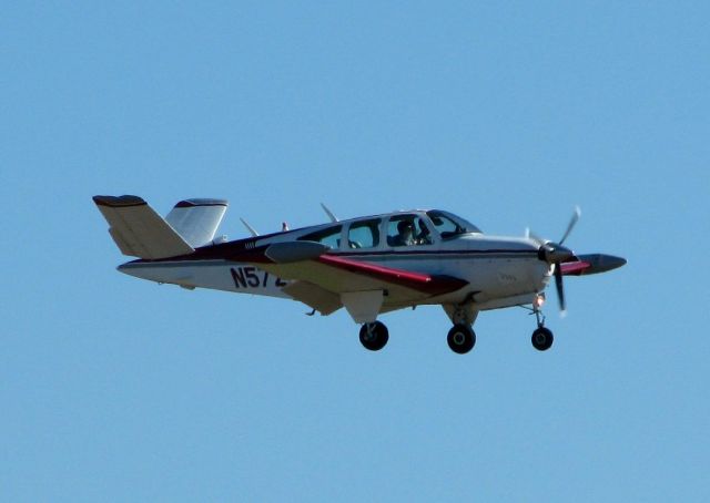 Beechcraft 35 Bonanza (N5727V) - 1966 Beech V35 landing on runway 23 at the Shreveport Regional airport.