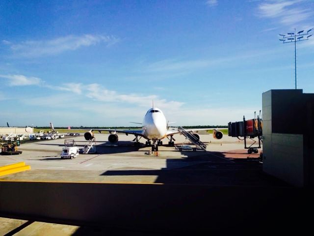 Boeing 747-400 (N904AR)