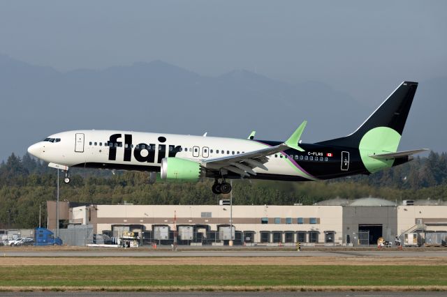 Boeing 737 MAX 8 (C-FLRS)
