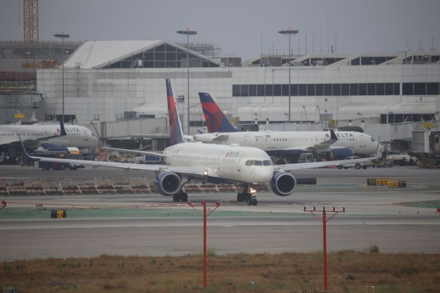 Boeing 757-200 (N535US)