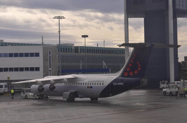 Avro RJ-100 Avroliner (OO-DWG) - British Aerospace Avro RJ100 Brussels Airlines OO-DWG in Geneva Cointrin International