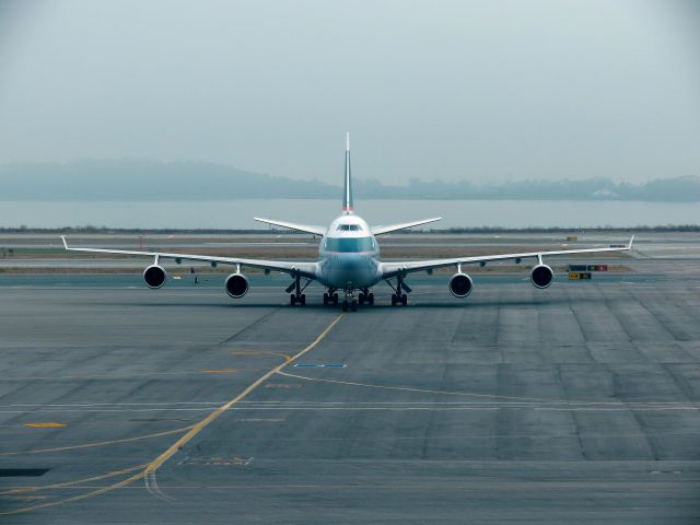 Boeing 747-400 (B-HUI)