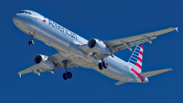 Airbus A321 (N975UY) - Used a polarizing filter on this.